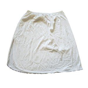 VASSARETTE Ivory Nylon Half Slip, Touch Of Lace Style 11-122 - Size XL 24" GUC